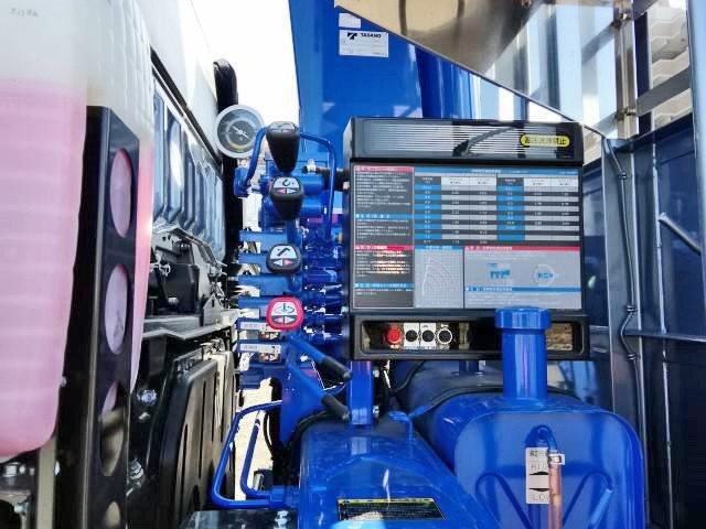 中古トラック 三菱ふそうクレーン付き平ボディ #9