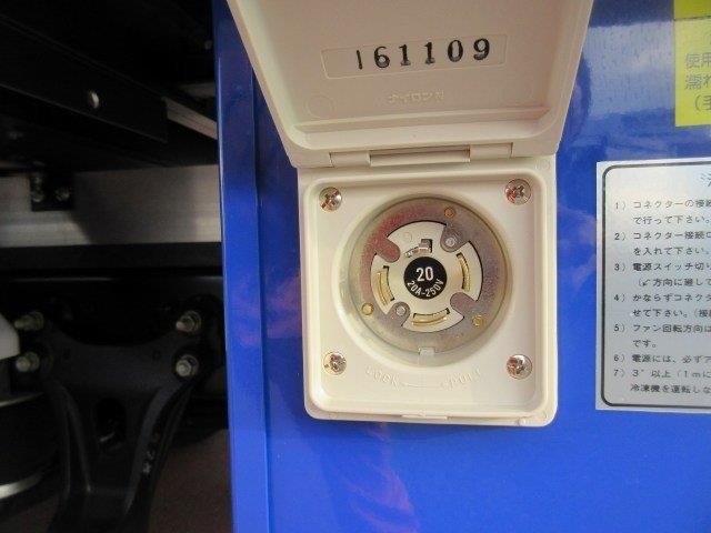 中古トラック いすゞ冷凍バン格納PG付 #12