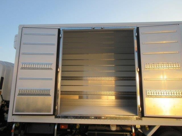 中古トラック いすゞ冷凍バン格納PG付 #9