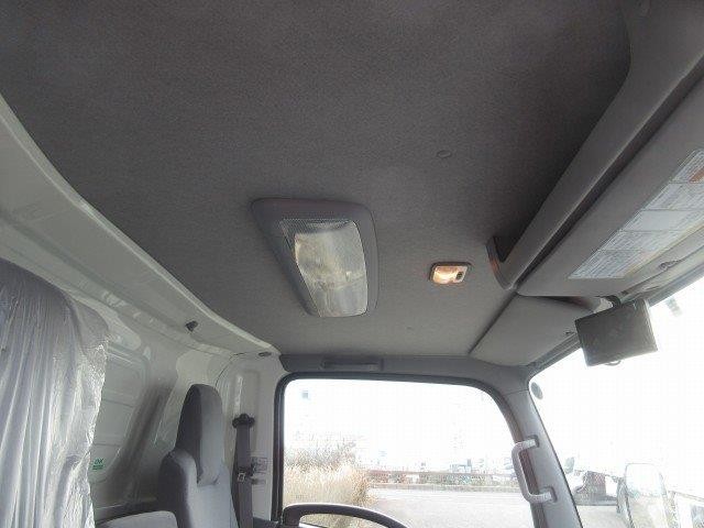 中古トラック いすゞ冷凍バン #24