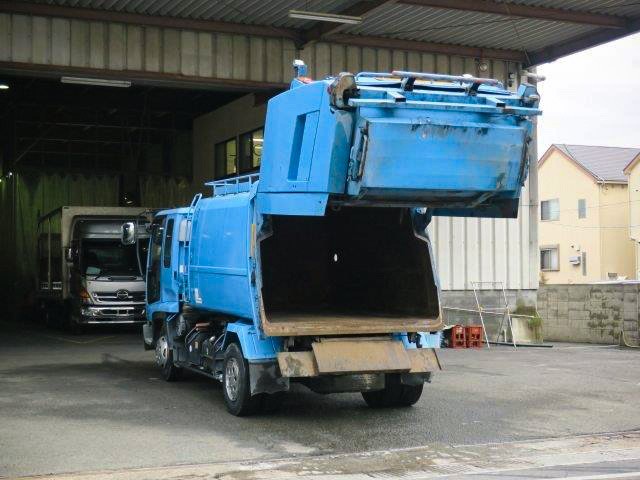 いすゞフォワード  中型パッカー車