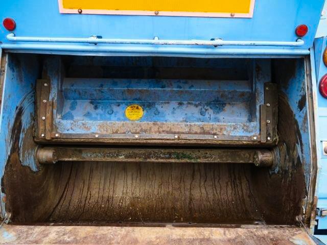 いすゞフォワード  中型パッカー車