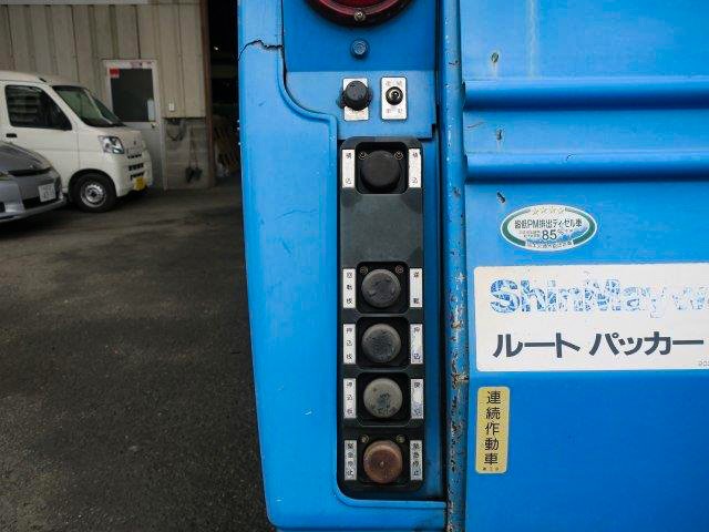 いすゞフォワード  中型パッカー車