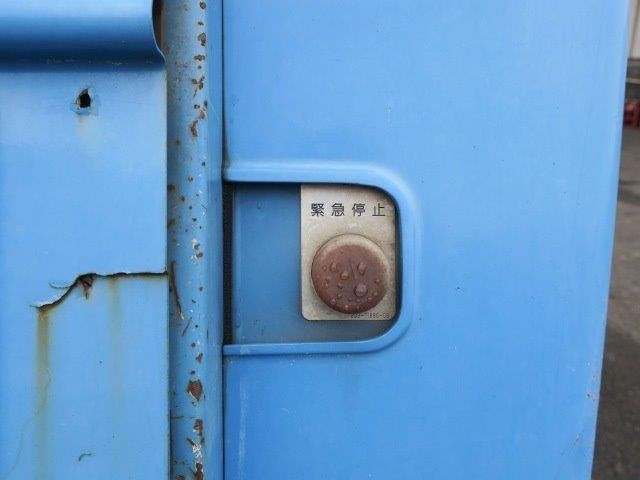 いすゞフォワード  中型パッカー車