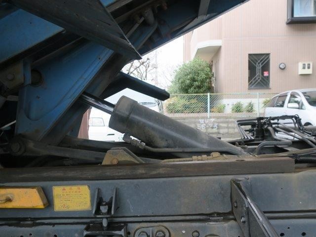 いすゞフォワード  中型パッカー車