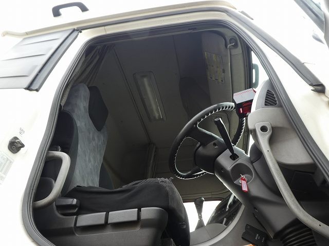 中古トラック UDトラックストラクタヘッド ＃20