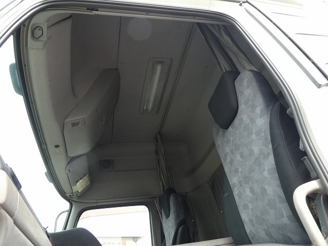 中古トラック UDトラックストラクタヘッド ＃23