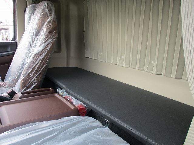 中古トラック 日野クレーン付き平ボディ #23