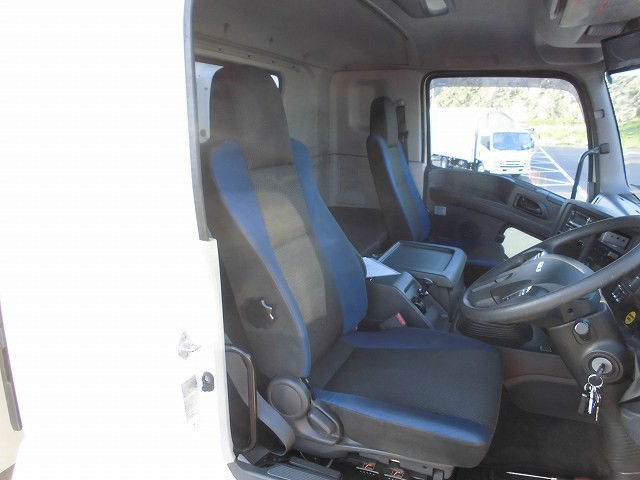 中古トラック いすゞ冷凍バン #13