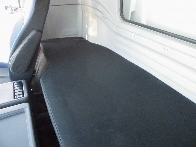 中古トラック いすゞ冷凍バン #24