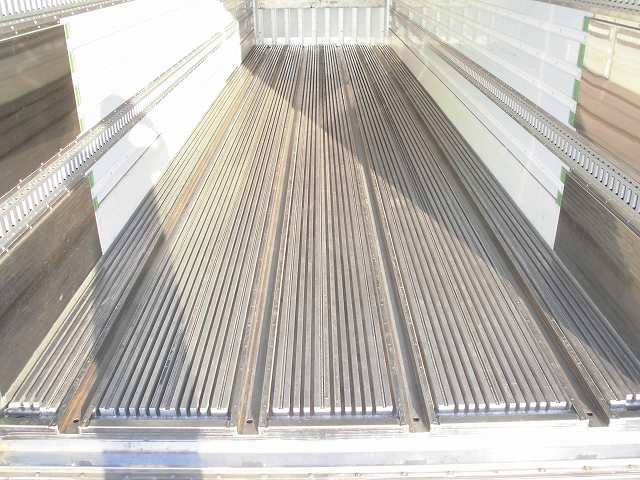 中古トラック いすゞ冷凍バン #8