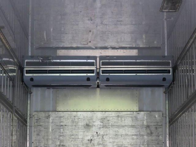 日野大型冷凍バン