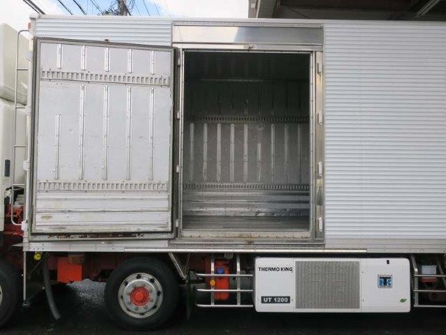 日野大型冷凍バン
