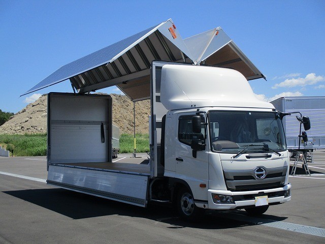 日野新型レンジャー 中型アルミウィング 