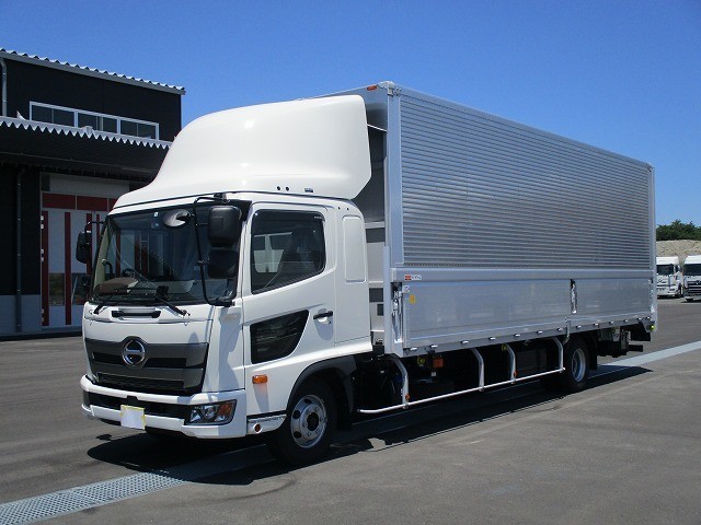 日野新型レンジャー 中型アルミウィング 
