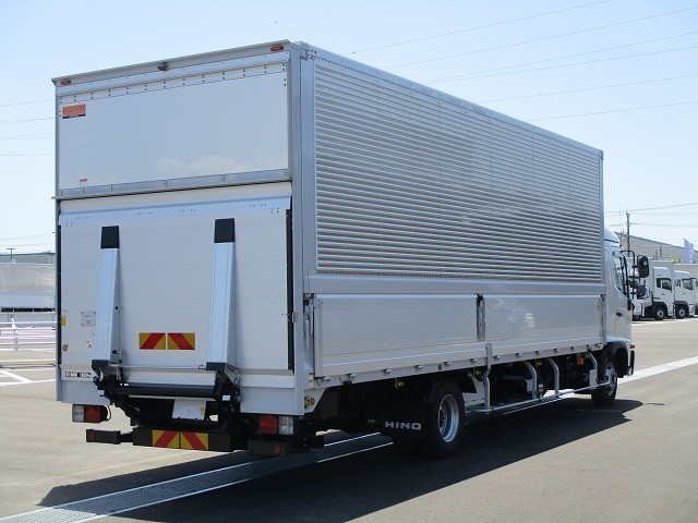 日野新型レンジャー 中型アルミウィング 