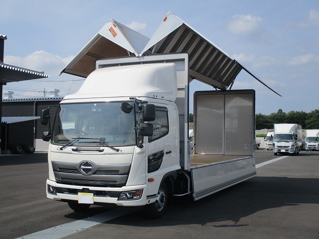 日野新型レンジャー 中型アルミウィング 