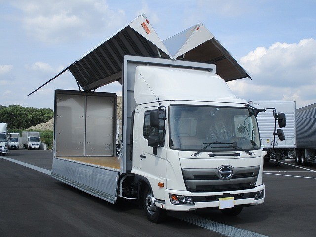 日野新型レンジャー 中型アルミウィング 