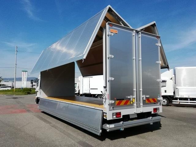 日野新型レンジャー 中型アルミウィング 