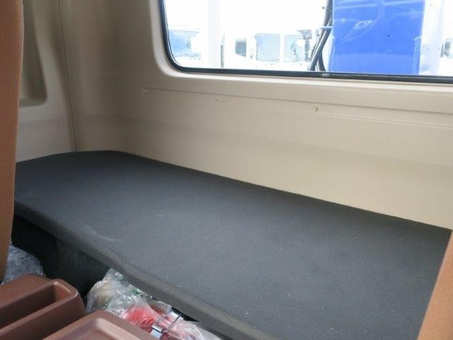 中古トラック 日野クレーン付平ボディ #22