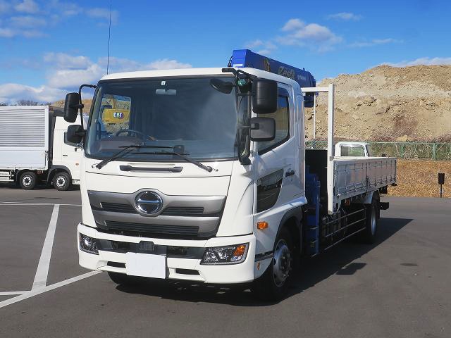 日野中型クレーン付き平ボディ