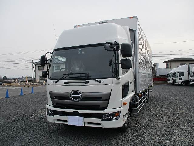 日野新型レンジャー 中型アルミウィング 