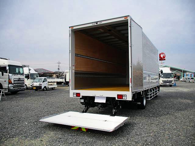 日野新型レンジャー 中型アルミウィング 