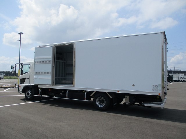 日野中型冷凍バン