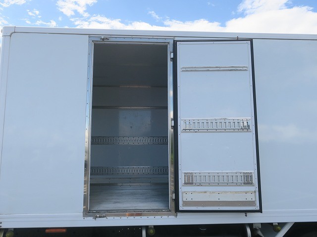 中古トラック いすゞ冷凍バン #9