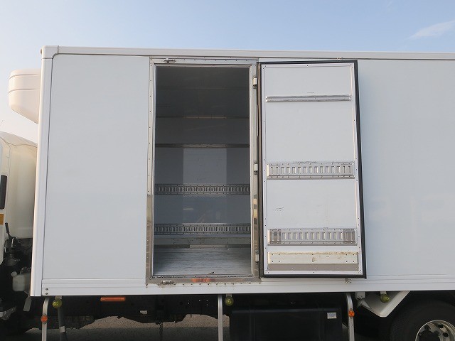 中古トラック いすゞ冷凍バン #9