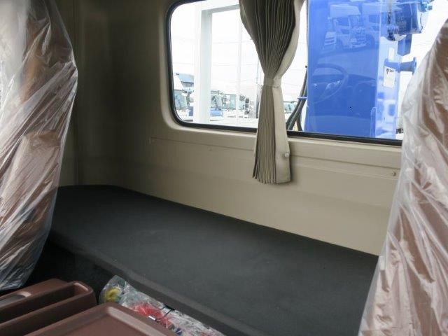 中古トラック 日野クレーン付平ボディ #23