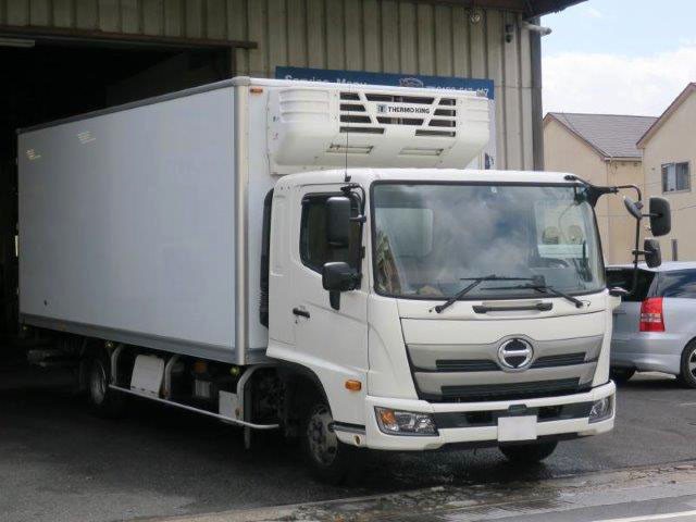 日野中型冷凍バン