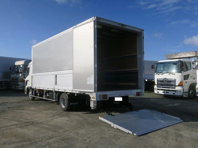 日野中型アルミウィング