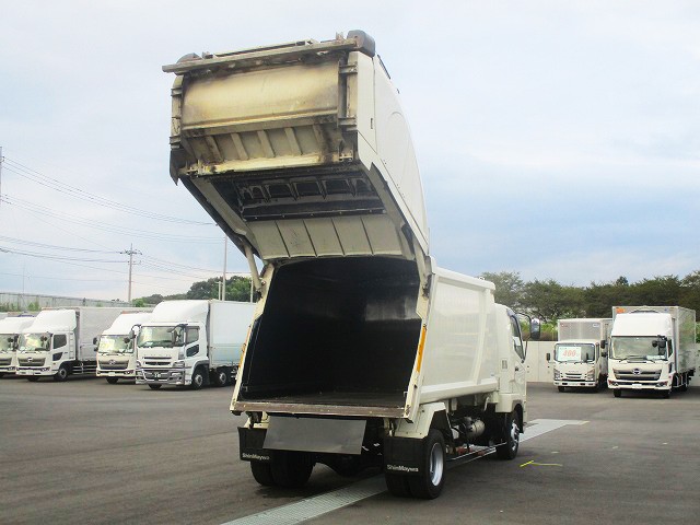 三菱ふそう中型パッカー車