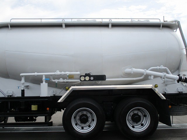 中古トラック 日野粉粒体運搬車 #23