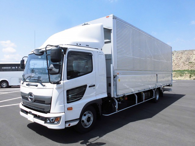 日野新型レンジャー 中型アルミウィング 7200ワイド