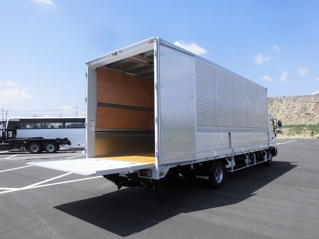 日野新型レンジャー 中型アルミウィング 7200ワイド