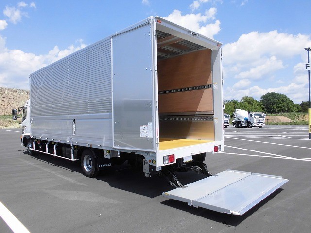 日野新型レンジャー 中型アルミウィング 7200ワイド