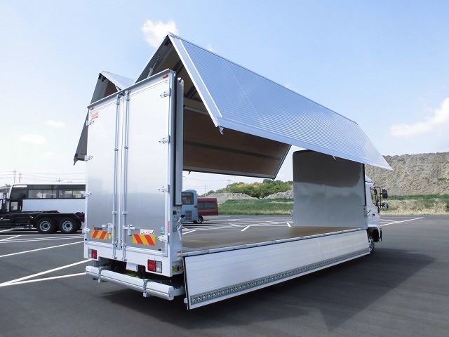 日野新型レンジャー 中型アルミウィング 7200ワイド