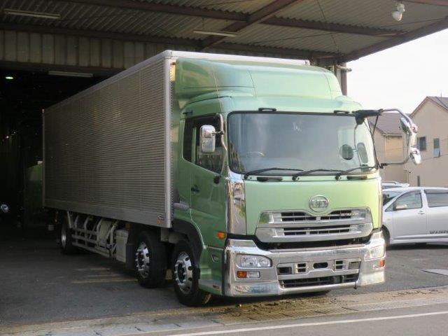UDトラックス クオン 大型アルミバン
