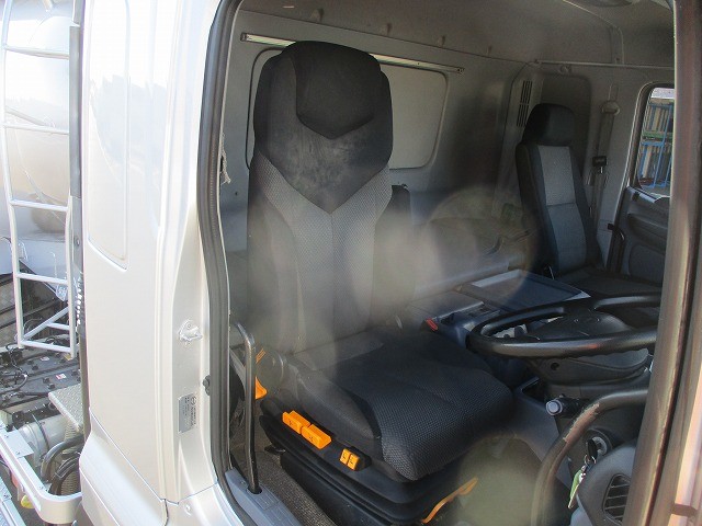 中古トラック 日野粉粒体運搬車 #11