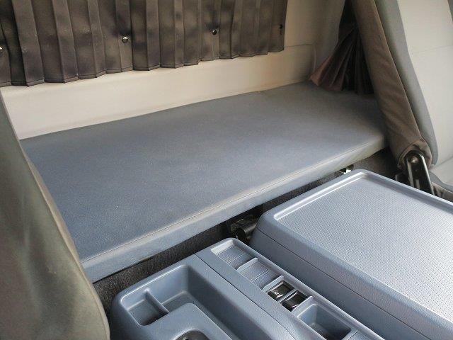 日野中型アルミバン