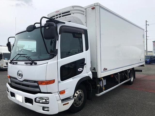 日産UD中型冷凍バン