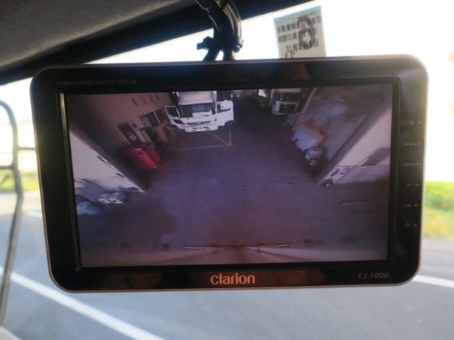 日産UD中型冷凍バン