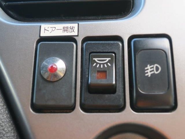 日産UD中型冷凍バン