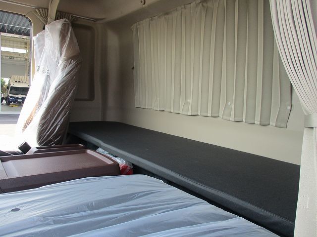 中古トラック 日野クレーン付平ボディ #23