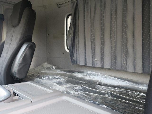 日産UD クオン 大型トラクタヘッド 