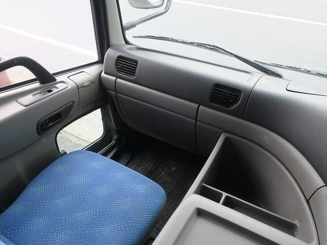 日産UD クオン 大型平ボディアルミブロック