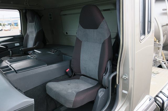 中古トラック 三菱ふそう粉粒体運搬車 #18