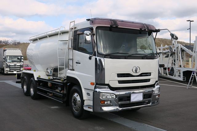 UDトラックス クオン 粉粒体運搬車  極東ジェットパック